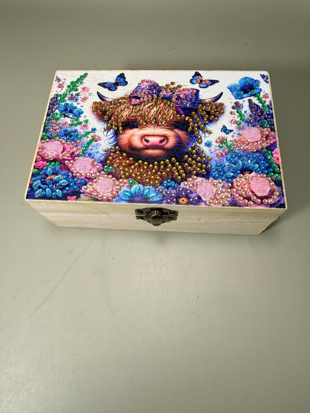 New Diamond Art wooden Keepsake Box. Theme is the Colorful Scottish Cow